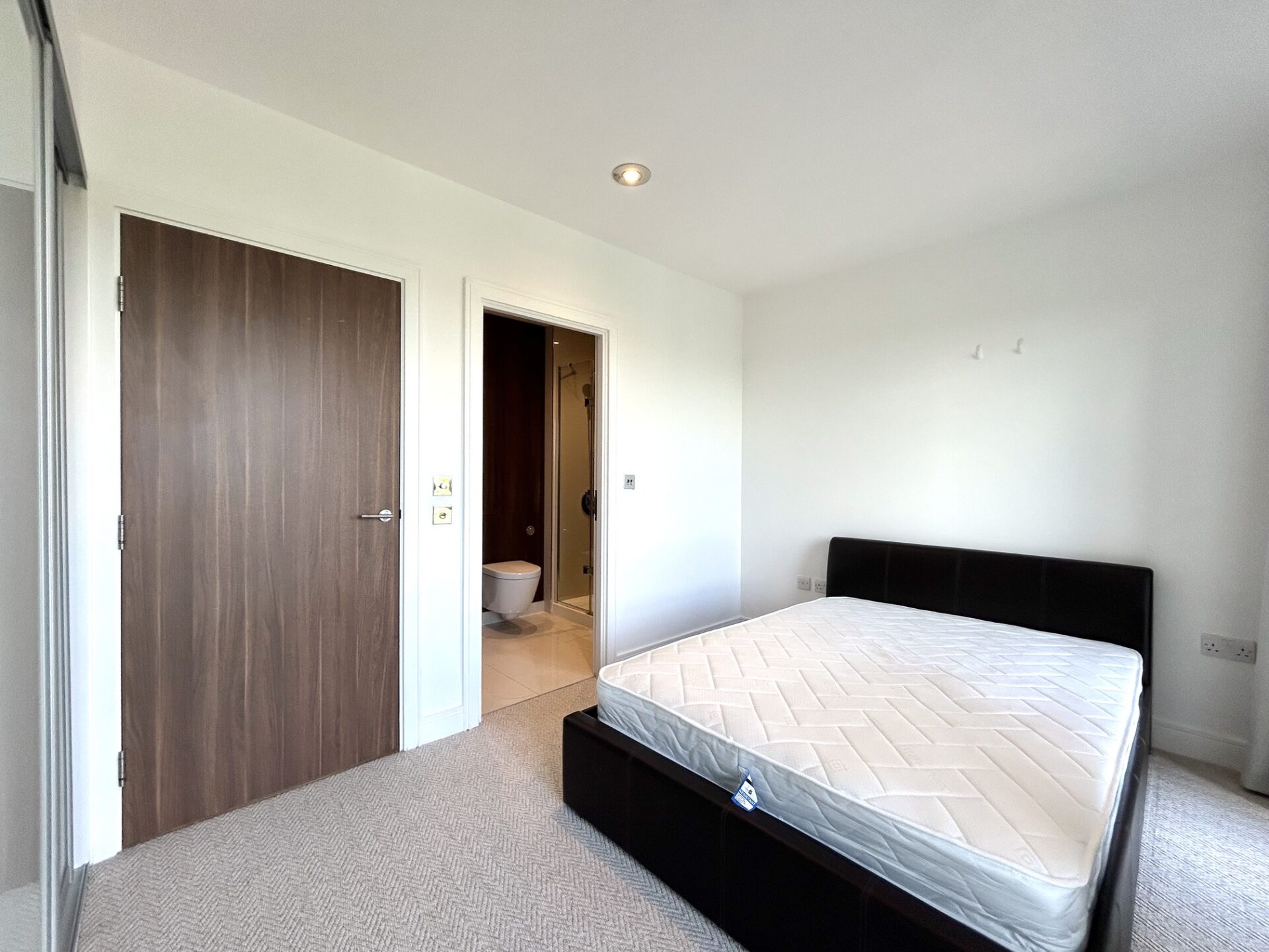 1st bedroom 4