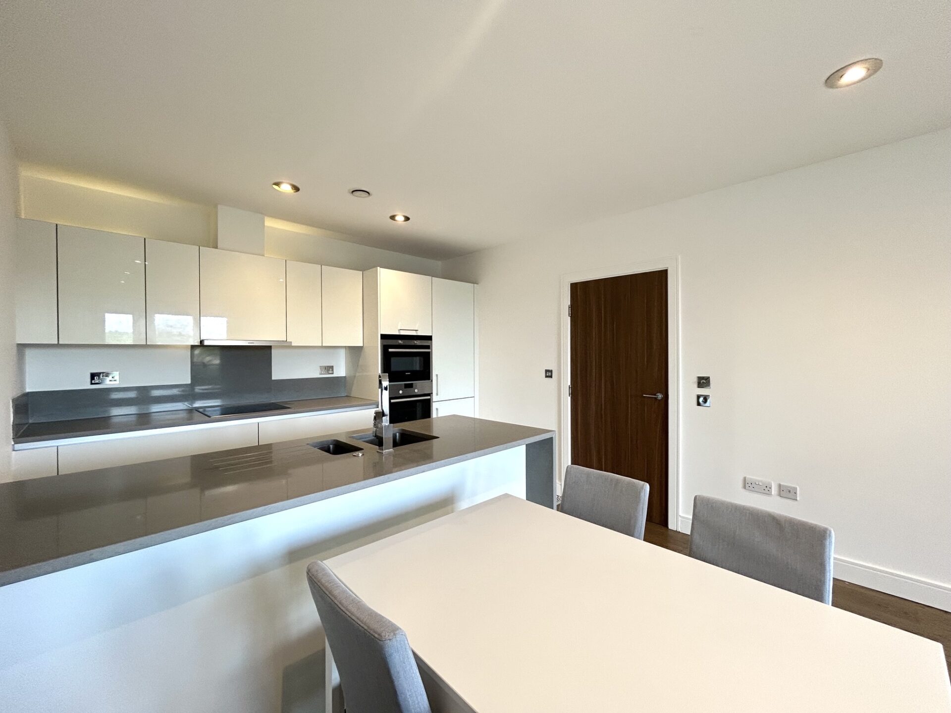 Kitchen dining