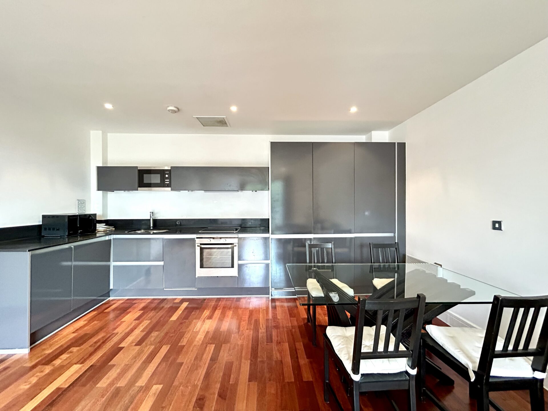 Kitchen dining